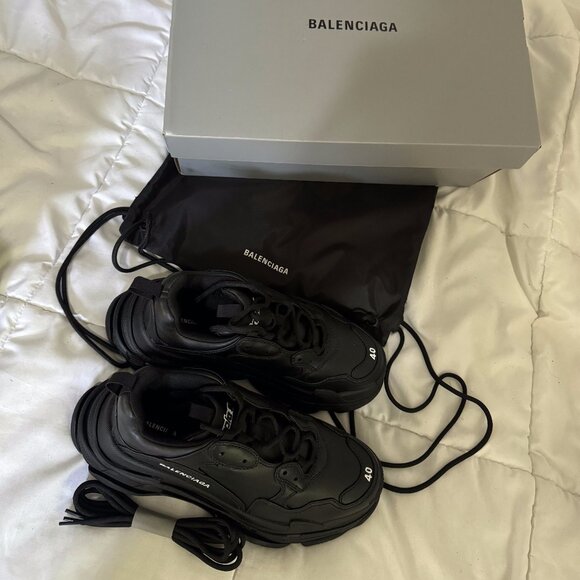 BALENCIAGA TRIPLE S SNEAKERS - BLACK - Picture 1 of 4